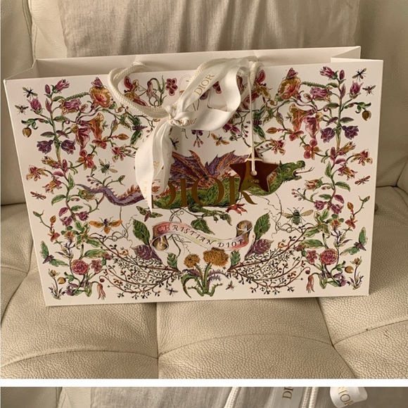 Chanel 2023 holiday ribbon and charm and Dior bag bundle - Picture 5 of 5